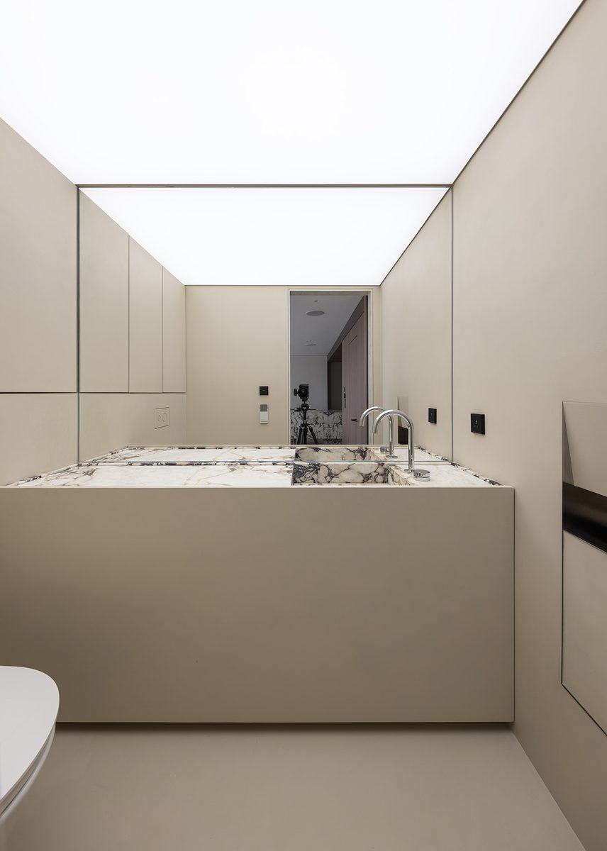 HD Tower bathroom